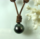 Gorgeous Tahitian Black Pearl drop Pendant for man or woman.